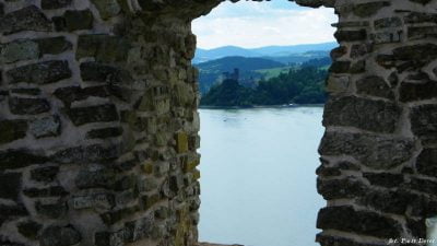 Widok na jezioro Czorsztyńskie z czorsztyńskiego zamku