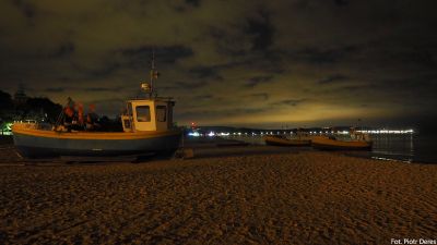 Sopockie łodzie rybackie nocą